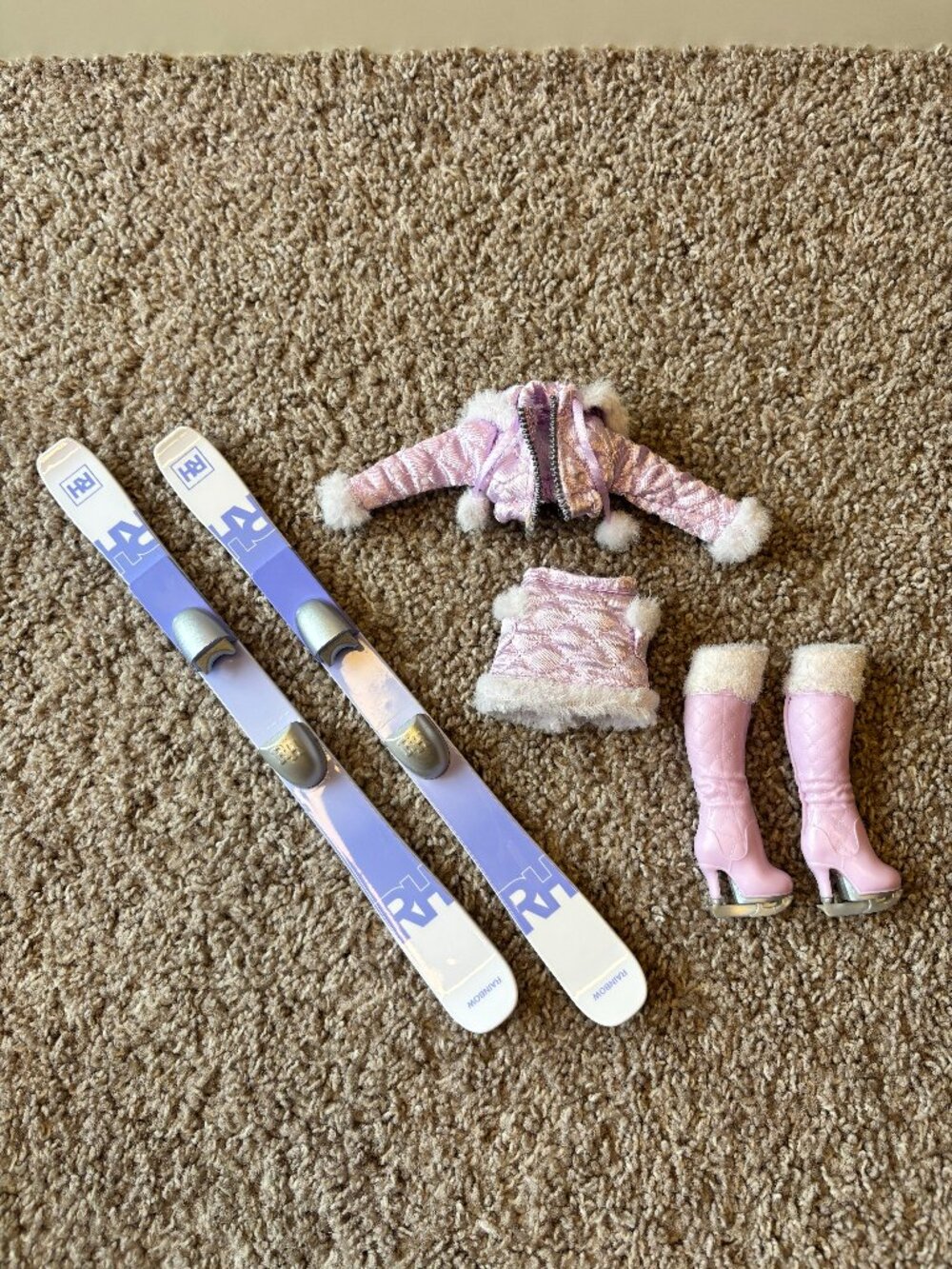Rainbow High Violet Willow Winter Break Doll Outfit Clothes Fur Boots Skis